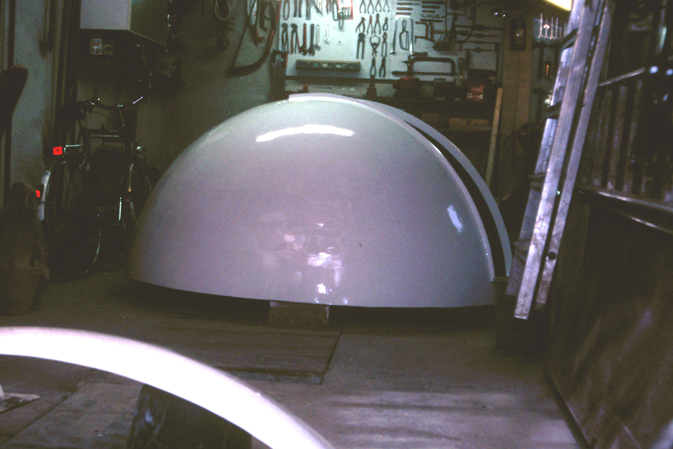 Mal voor de koepel in aanbouw, 1986