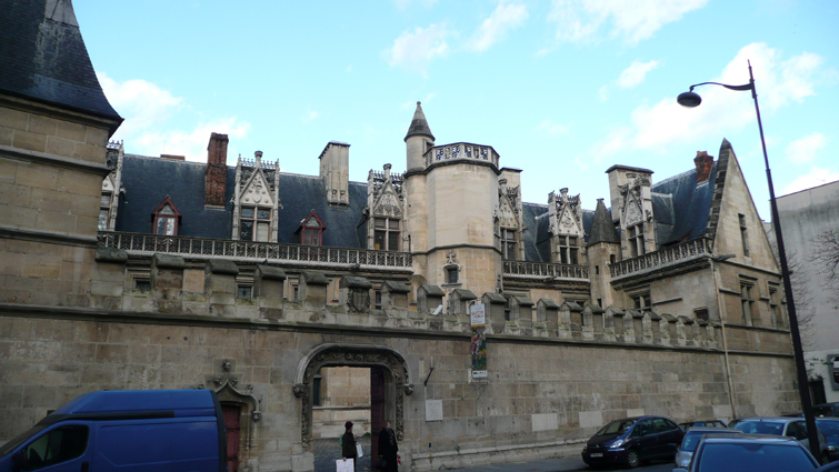 Hôtel de Cluny courtyard